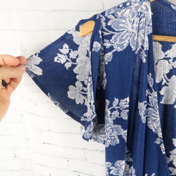 LULU'S BLUE FLORAL SPLIT SLEEVE WRAP MAXI DRESS SIZE MEDIUM - Picture 7 of 11